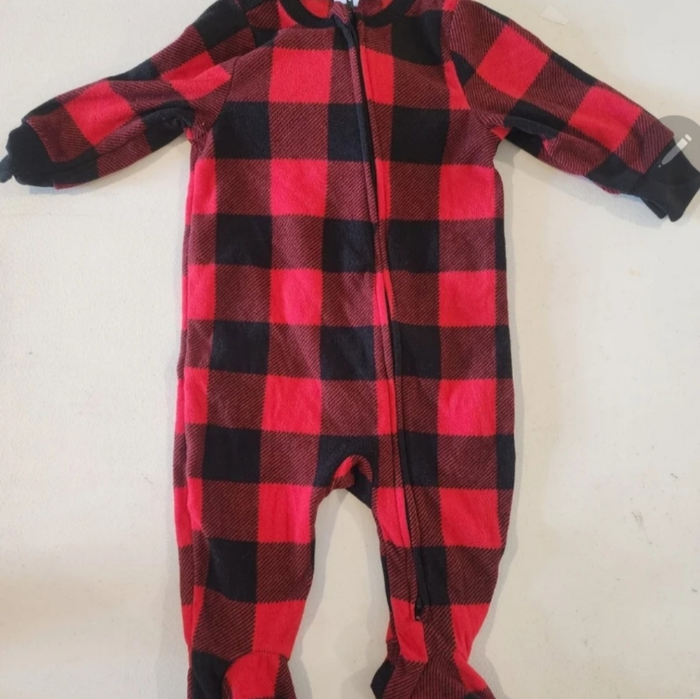Baby Old Navy 6-12 month Buffalo Plad Romper with feet